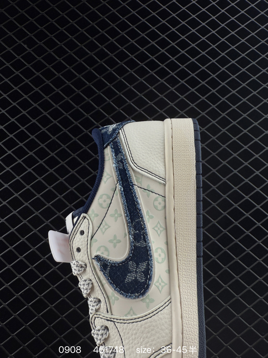 Air Jordan 1 Low supreme